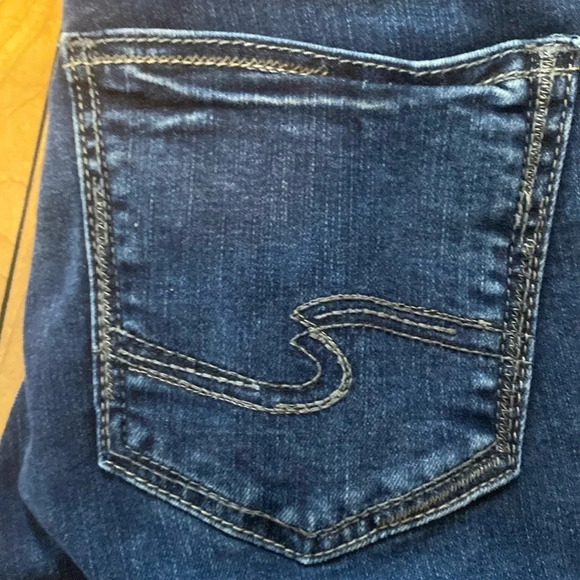 Silver jeans suki capris - Picture 5 of 6